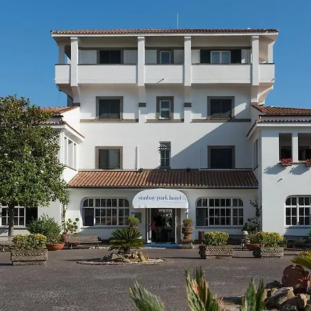 Sunbay Park Hotel 4*
