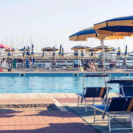 Sunbay Park Hotel 4*
