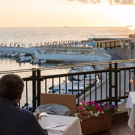 Отель Sunbay Park
