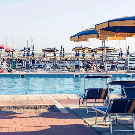 Sunbay Park Hotel 4*